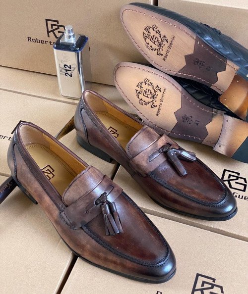 Mocassins (loafers) de style très raffiné.