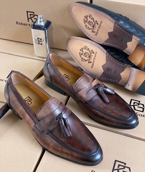Mocassins (loafers) de style très raffiné.
